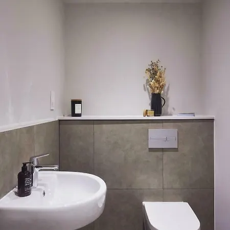 Luxury In The Heart Of Apartment *